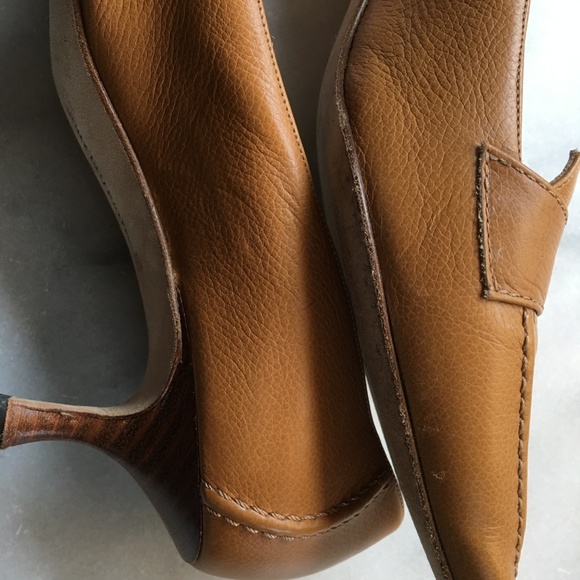 Manolo Blahnik Stacked Kitten Heel Pump Caramel - Picture 2 of 8